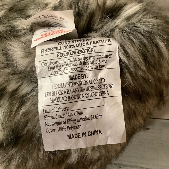 Rachel Zoe Faux Fur Lobo Pillow - Picture 4 of 5